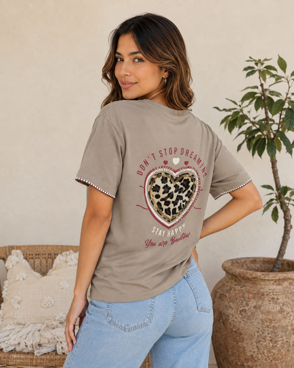 Camiseta con corazón animal print y lentejuelas 3083