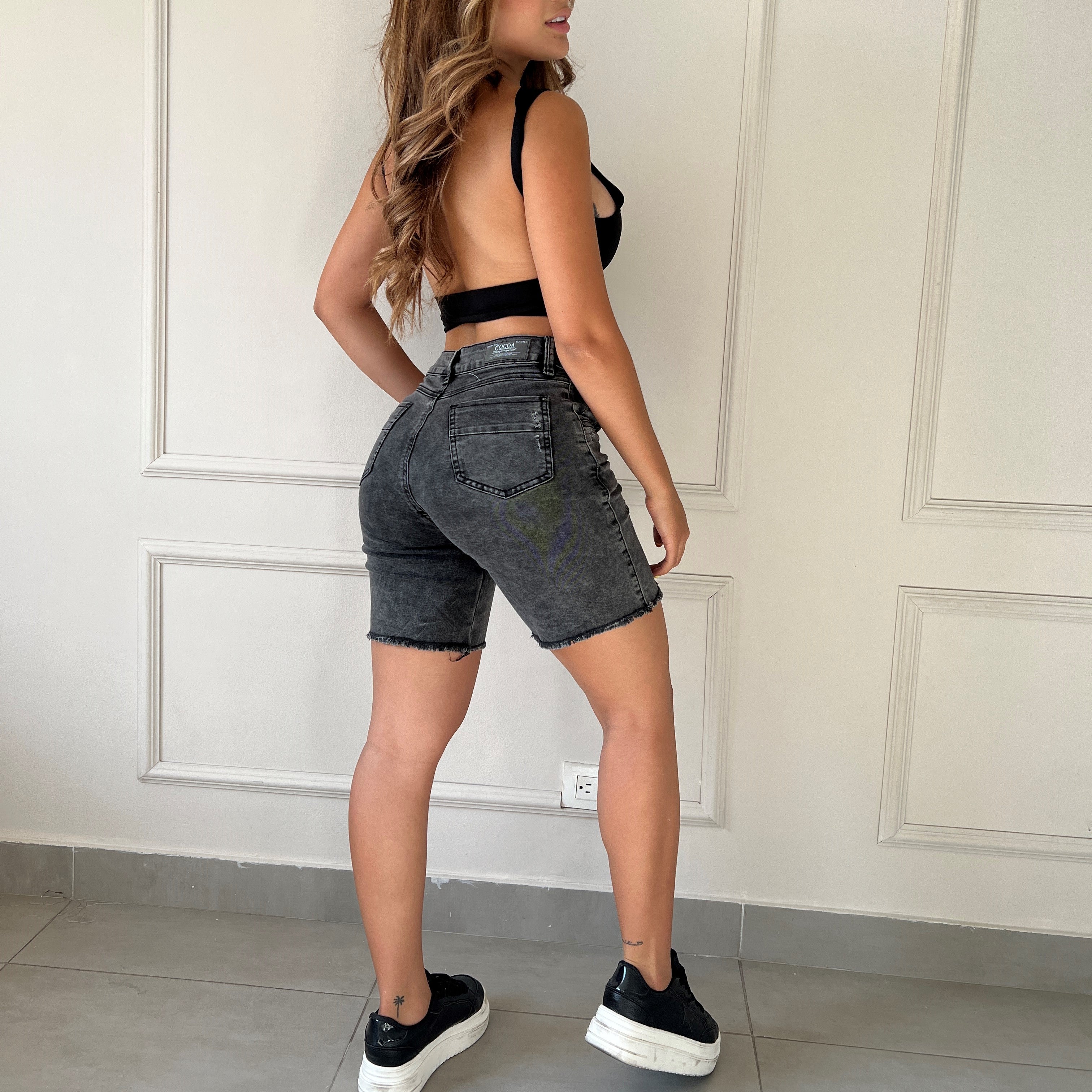 SHORT NEGRO AHUMADO 4692