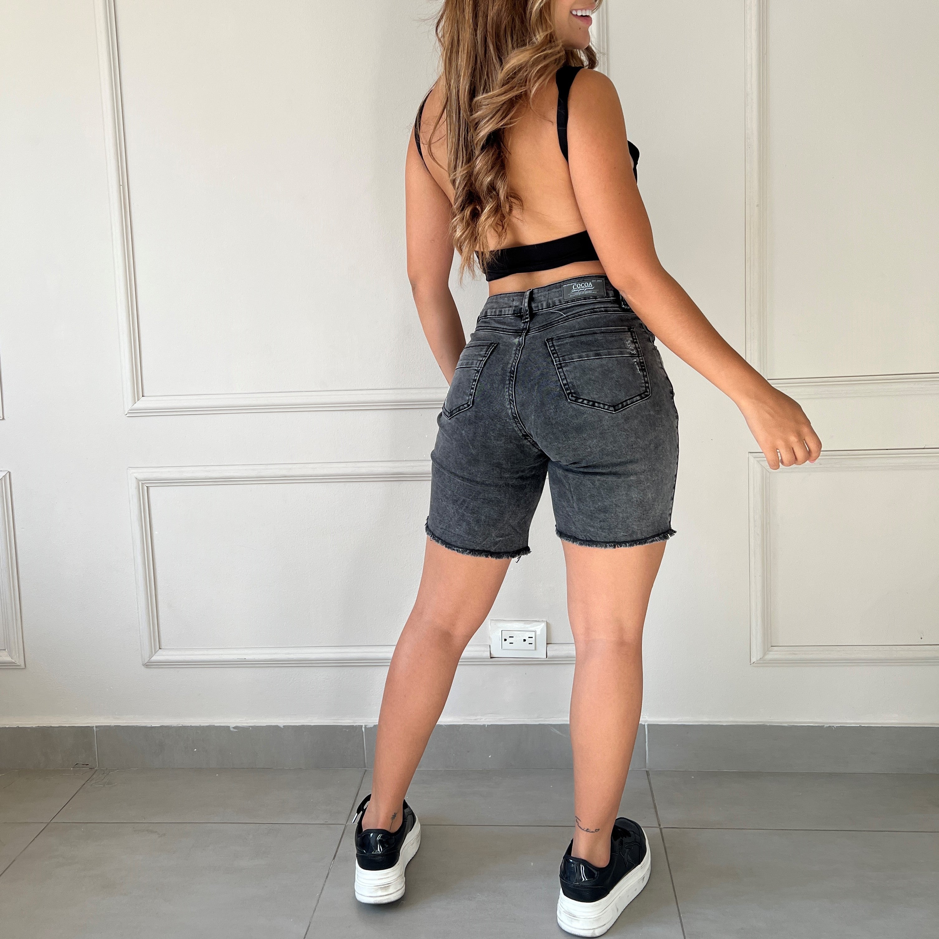 SHORT NEGRO AHUMADO 4692